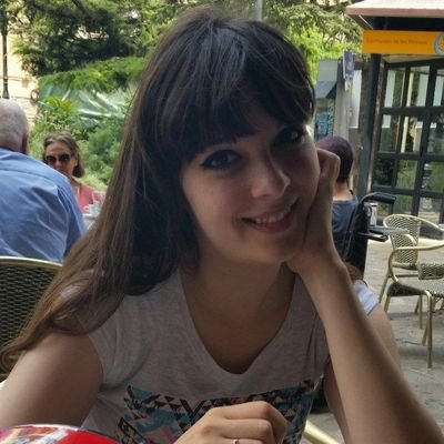 Luchando por los derechos de expresión y prensa. Directora de la revista de investigación 'Rasgando la Penumbra'. Escritora, periodista y filóloga.