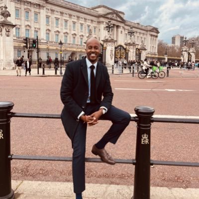 I help founders meet investors and customers through trusted introductions 👨🏾💻