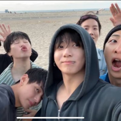 OT7💜Baby Army but DOPPLE💛she/her🎰Just living in Paradise