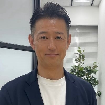 2002年新卒入社→2014年子会社社長→2020年代表取締役社長就任／日本ブラインドサッカー協会パートナー／ブラインドサッカー男子日本代表スポンサー／一般社団法人全国ヘルスケアサービス産業協会理事／HR業界24年目／ごきげんを大切にしています。