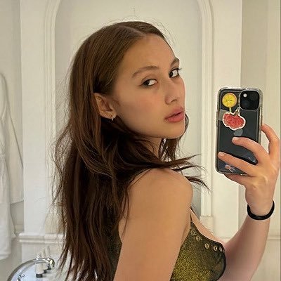 riohals's profile picture. hunter davenport’s defense attorney | 26 | she/they | bi