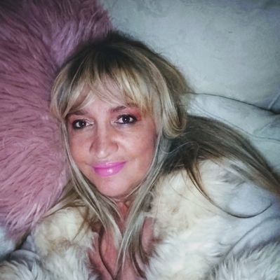 🇬🇧 Freedom of choice is everything .Live life to the full , it's precious.❤️ My son and daughter.❤️ No Dm's Thanks.🏞️🐐💃 🎶🐬🌨️🎄🐓🍹🐎💐🐈🏝