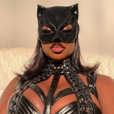 My followers say 1.5M hoe! (if you squint)💄- xoxo