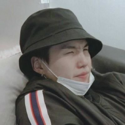 watching dead poets society with Nam
kim taehyung mexicano, skz mexicanos