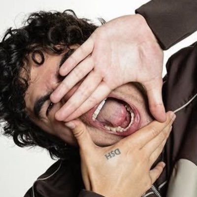 xstarrycal's profile picture. pop punk and bubblegum ☆