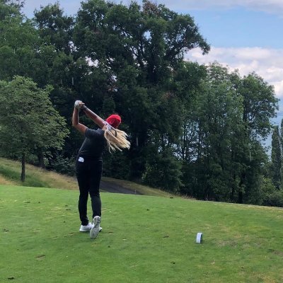 Cien1218's profile picture. Animal supporter | Golf enthusiast | Knowledge seeker |  Aim high