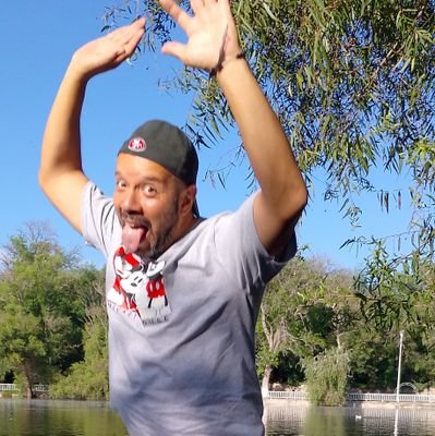 Egresado de la UAM como Administrador, Y dice... No importa lo que diga, lo que crea o lo que haga, Sin amor estoy perdido!!