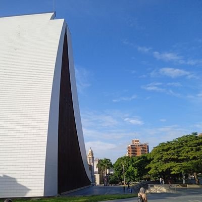 amante de la libertad política, económica, religiosa y de los derechos individuales del ciudadano. fiel creyente de la democracia. anti comunista.
