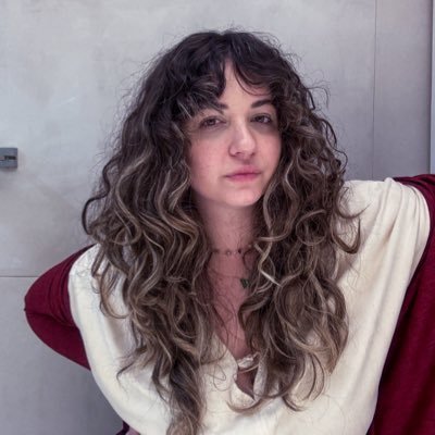Capixaba no Rio. Ex Psi de Postinho e CAPS. Psicanalista participante do FCL/RJ.Pesquisadora pela UVA.Aqui há psicanalise, literatura, reclamação.Agenda aberta.