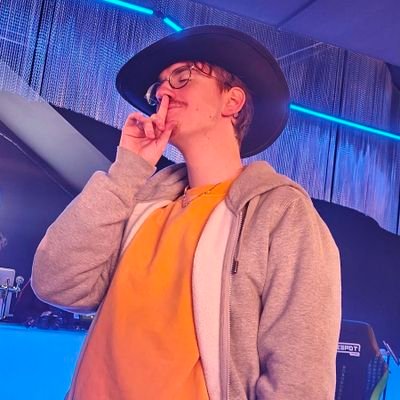🇫🇷 24y/o | Main Tank for @Goud_Guys
Previously w/ Angry Titans, @NiC_Overwatch,@ShusMoneyCrew, @GameWardTeam @TeamPepsMax
Discord : kroxz