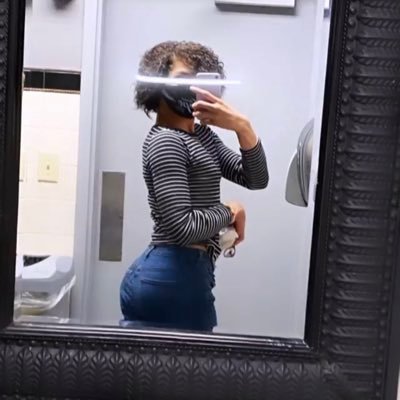 (+18 only) /gamer girl who likes to have fun / dropbox & facetime shows available, dm me if interested 💕 21 years old