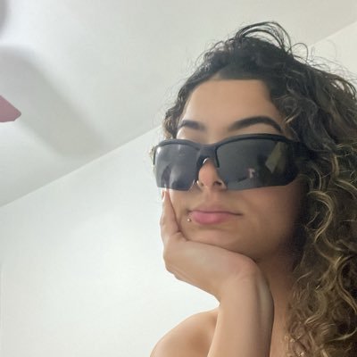 Libertários não morrem. linda & caRIOca :)
💚📿🏹