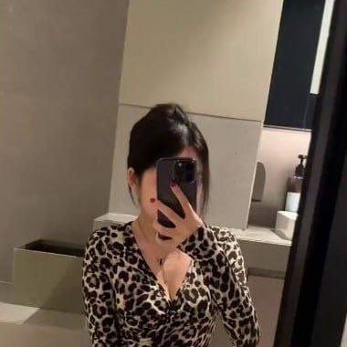 LandrySimo6439's profile picture. 可不可以和你在一起
希望可以找的到長期