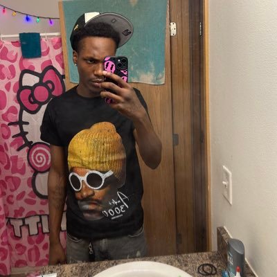 5’11 BBC🍆💪🏾 Stoner🍃💨 Pansexual 🏳️🌈 currently Located in Des Moines Iowa