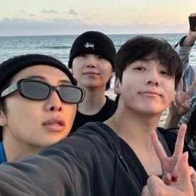 She. BTS only. UB : Jungkook💜 Biais : Jin 🫶 Loveship, fanwars, solostan 🙅♀️ Dramavore 🎭 Bookovore📚 writer✍️ Muslim 🕋
🇨🇵🇹🇳🇦🇪