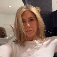 AnistonJen41944's profile picture. 