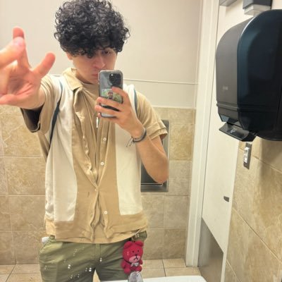 also known as Alex. @mimik_irl if we are friends. central jersey 🇸🇻 JOIN MIMIKORD JUST DROPPED !!!! https://t.co/8AXUFEwZUS