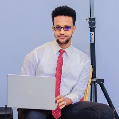 mowlitt's profile picture. Building communities 🌍 | Teaching minds 📚 | Living single 💫 | Loving beaches 🏖️ & kaban 🎶