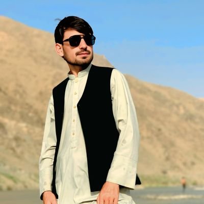 نگو: فلانی مرا فقط وقت ضرورت میشناسد ❌
کارش که تمام ديگه هیچ.
بلکه بگو: حمد و سپاس الله ی را که مرا به برآوردن حاجتهای مردم گرامی داشته است
زیرا محبوبترین م