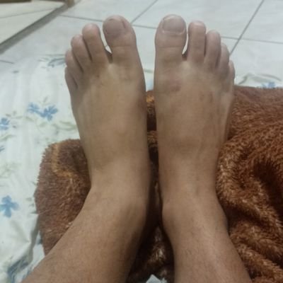 sua varia do caralho vou enfiar meu pé na sua guela sua puta mais antes vai cheirar. 11951242943 ! Pix 46014372881 faço vídeo sua safada.
