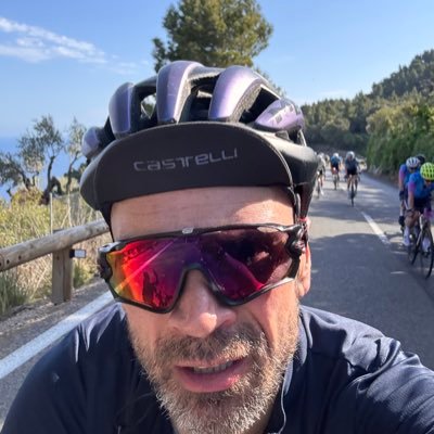 adavi999's profile picture. it’s just random innit