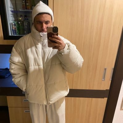 Newagedreamer77's profile picture. 