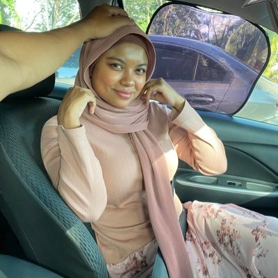 A picky foodie, movie buff, adrenaline junkie, & self-care enthusiast with a little bit of sass, class & a whole bunch of badass. Living life to the fullest 🪂