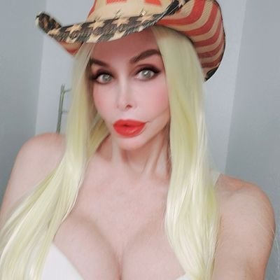 I'm a California girl, Conservative, a Doctor former Model and Socialite. Now a happily married woman.