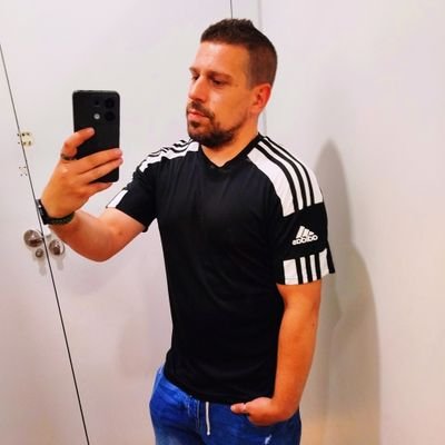 seguidor del buen rollo y las risas, la play y de mi athletic, si quieres saber mas solo tienes q preguntar