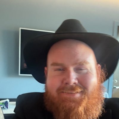 Jeg er meg. Mye katt og mye tull. Tweeter på vegne av meg selv. He/him cis