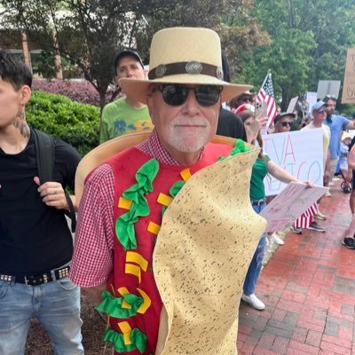 Communicator who helps good people with crisis comms, PR & marketing. I believe in democracy, science, empathy, & truth. 🇺🇸🇺🇦 🇨🇦 🇲🇽 🚫MAGA 🚫tRump