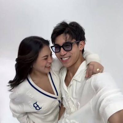 vvrenaianah's profile picture. 