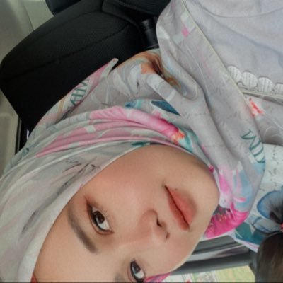 janahashim_'s profile picture. Bibliophile Mommy