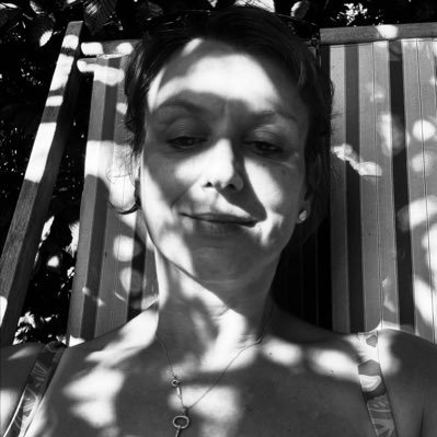 “Se pensi di non farcela riordina l’armadio. Tenere ferma la testa mettendosi a riordinare la biancheria.”’(Herta Müller)