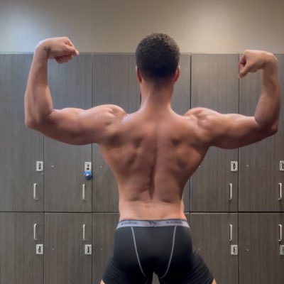 30 ♓️ | 6’0” | Straight | Exhibitionist | Body builder | Content creator: Top 27% on OF