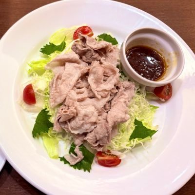 難しく考えると嫌になって 全て投げ出して逃げたくなるけど 強くなる そう決めたから進むよ 負けたくない