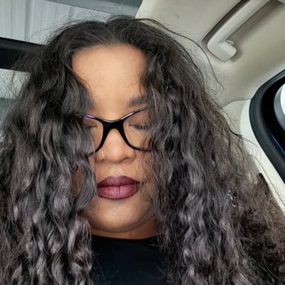 artist. data pro. advanced certified scrum master. recovering teacher. plant lady. tea connoisseur. your friendly neighborhood tech bae.