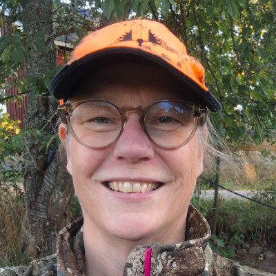 Ingenjör, månskensbonde, jägare, doomer och köksdyslektiker
Tror på det personliga ansvaret, väntar inte på att någon annan ska lösa problemet. #banjohöger