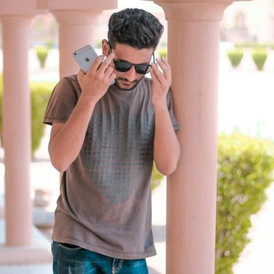 Bihari_____babu's profile picture. In the way I approach 😅
It is never too late to be what you might