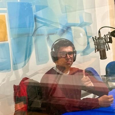 Estudio lic en Periodismo en la UNLZ
Relator y Comentarista en Granega Transmisiónes.
Lunes a Viernes de 13a14 Deportes Del Sur Radio Urbe 97.3 Fm