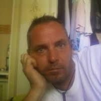 Je suis marié, des enfants, merci donc de ne pas trop s'attarder sur les photos... Je suis surtout en recherche d'échange, de tendresse et de caresses...