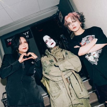 sillyemolily's profile picture. エモ|バンギャ|メタルヘッドです。
アルルカン🤡|DEZERT🌻|己龍🏯|DIAURA🏴|キズ❤️‍🩹 とたくさんのヴィジュアル系バンドが好きです。日本人ではありません(フィリピン人🇵🇭です)。
日本語はまだ勉強します。よろしくお願いします。
