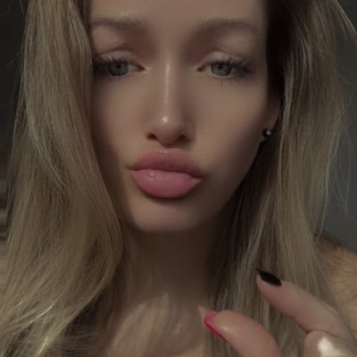 FINDOM ONLY / 5’3 / 7.5 👣 / Apple Pay/youpay/CA/ @alphaphoenixg / Alpha couple /AV on LF/ 21+ / NO IRL
