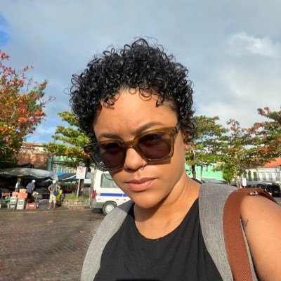 OUÇA AGORA - OUTRO TOM ☘️✨ https://t.co/UHnqWUKcpy