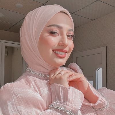 🦷 Fixing smiles by day | 💼 Funding dreams by night | 🇬🇧 UK Grant Consultant | 💡 Smiles. Support. Success.