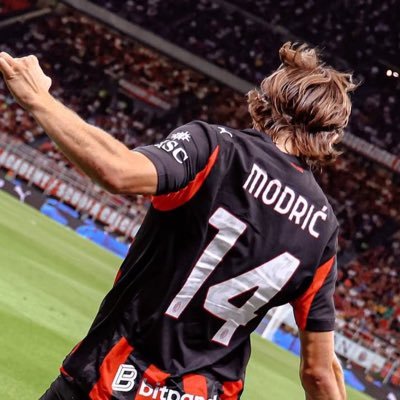 MohamedIbr59930's profile picture. ميلانيستا من ايام الجيل الذهبي ( حسابي القديم تسكر مع الأسف )