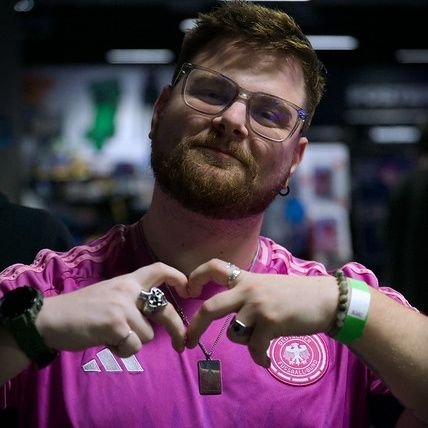 28. Werder 💚🤍 / Seid lieb zueinander / Streamer, Podcaster und Valorantcaster /
content creator for ?