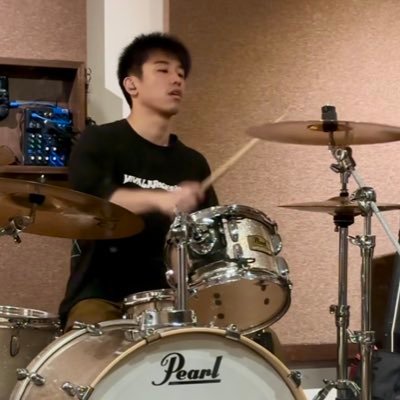 @yousuruni_band ドラムスとたまに作詞。noteもやってます。