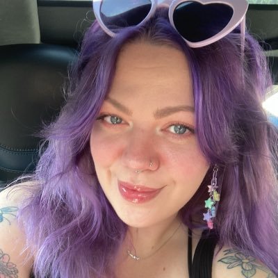 _notsolitlinda's profile picture. I crumble under the weight of two manageable tasks she/her 🧚