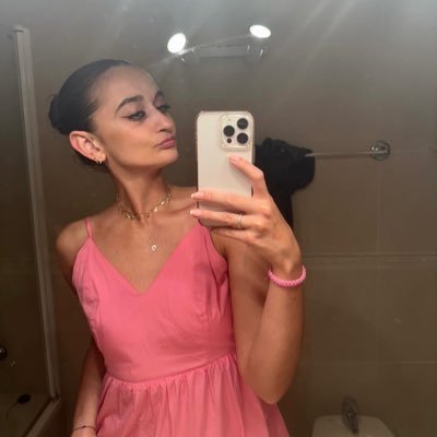 eleanorclarkk's profile picture. Multi-National Award Winning Choreographer 🏆 @The_GSA ‘24 | @EvolutionFndCol | The Centre PAC @LondonRoadFilm (NT & BBC) ‘15